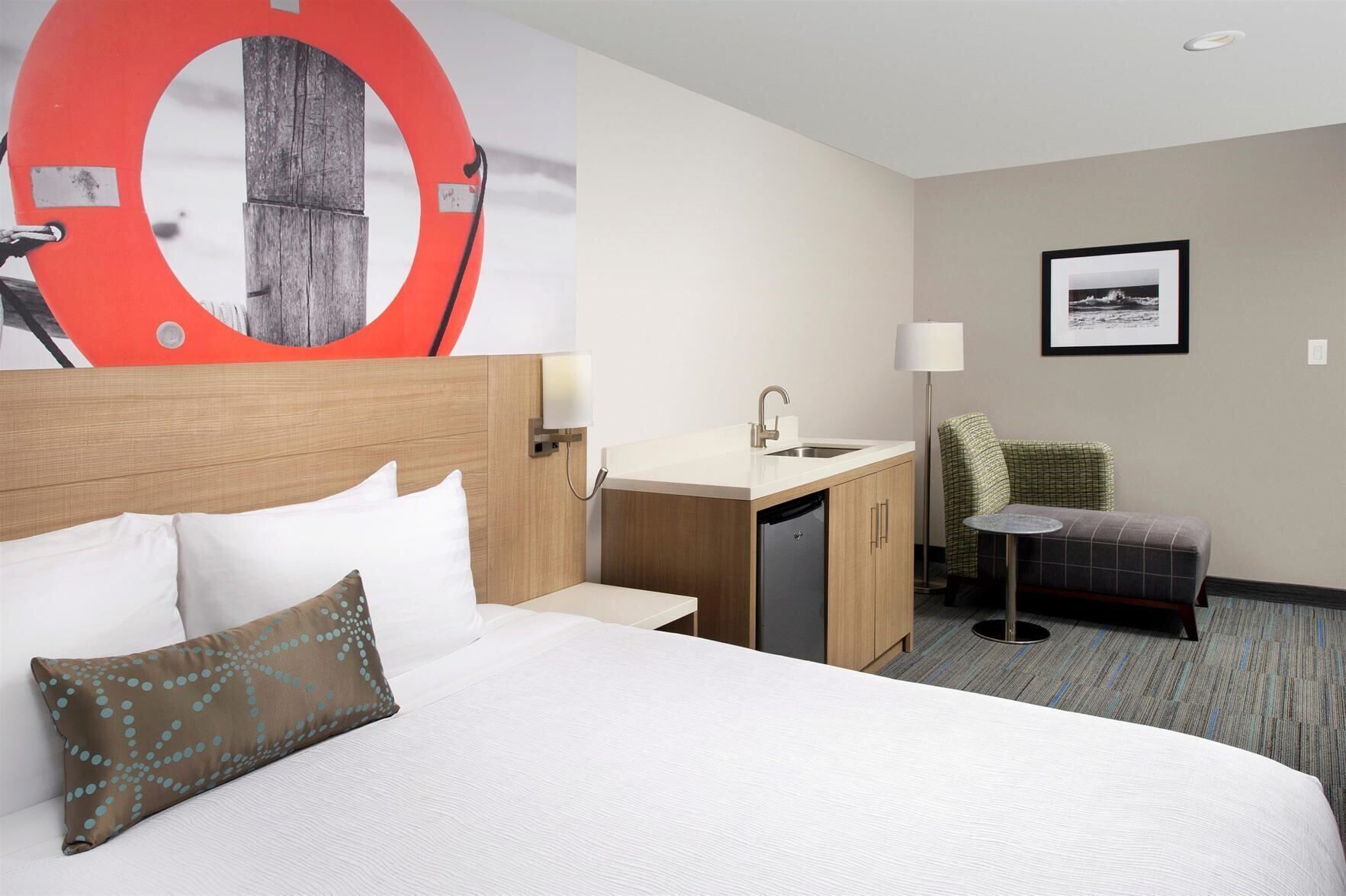 Down duvets, in-room safe, desk, laptop workspace