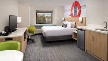 Edredón, caja de seguridad en la habitación y escritorio