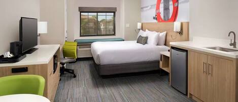 Edredón, caja de seguridad en la habitación y escritorio