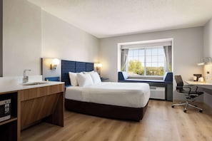In-room safe, desk, iron/ironing board, free WiFi