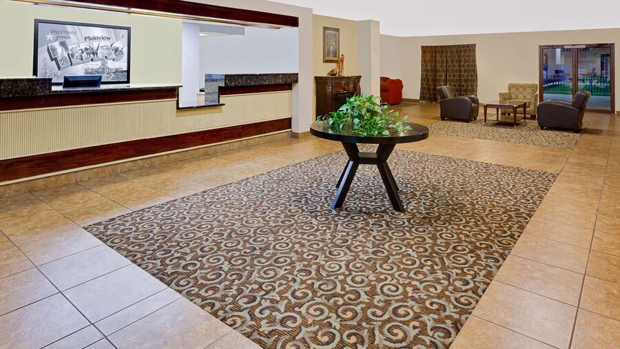 Super 8 by Wyndham Plainview