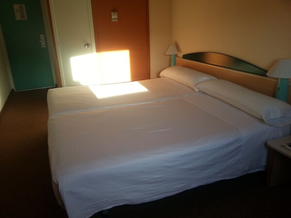 Coffres-forts dans les chambres, ameublement personnalisé, bureau