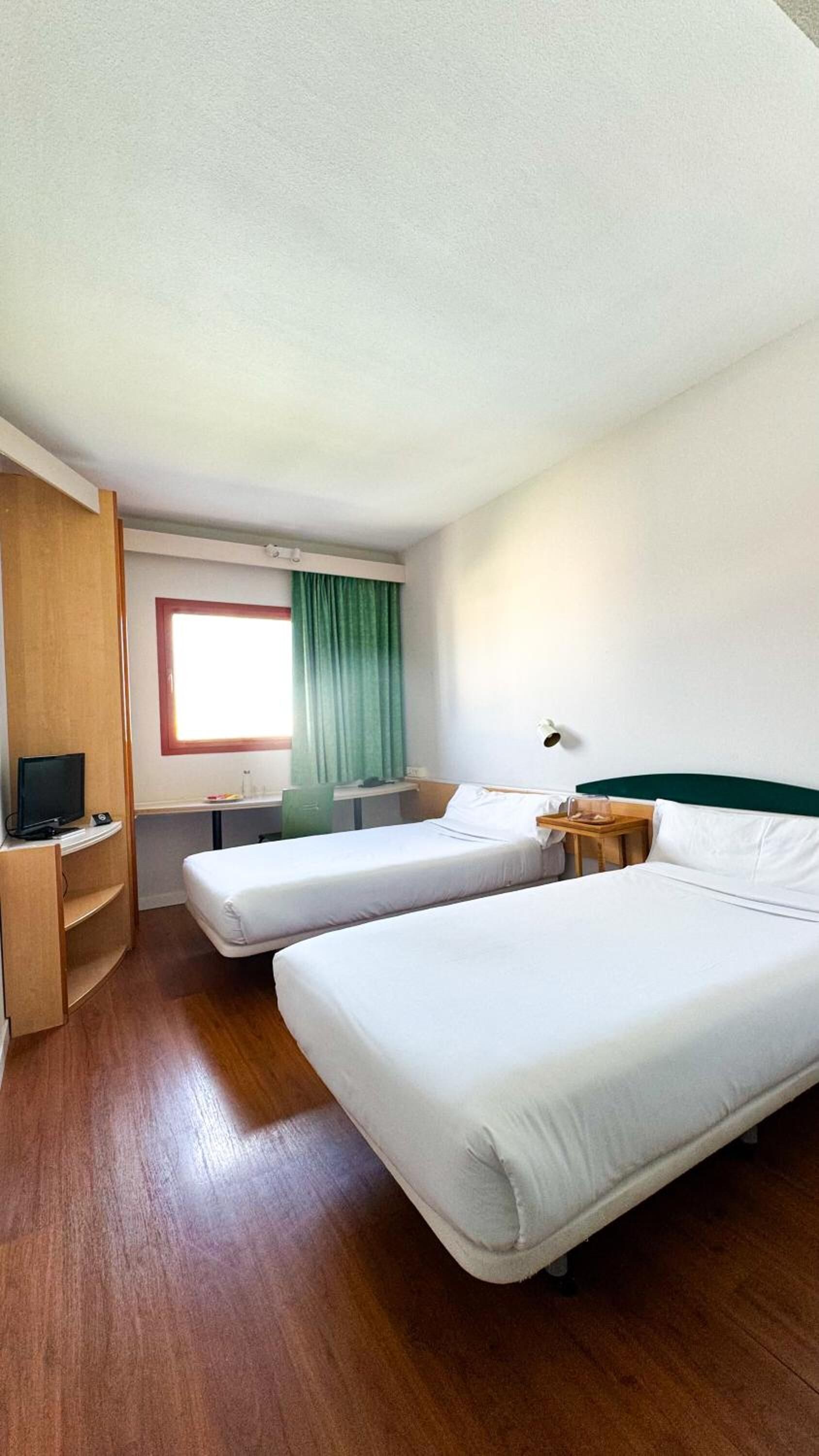 Coffres-forts dans les chambres, ameublement personnalisé, bureau