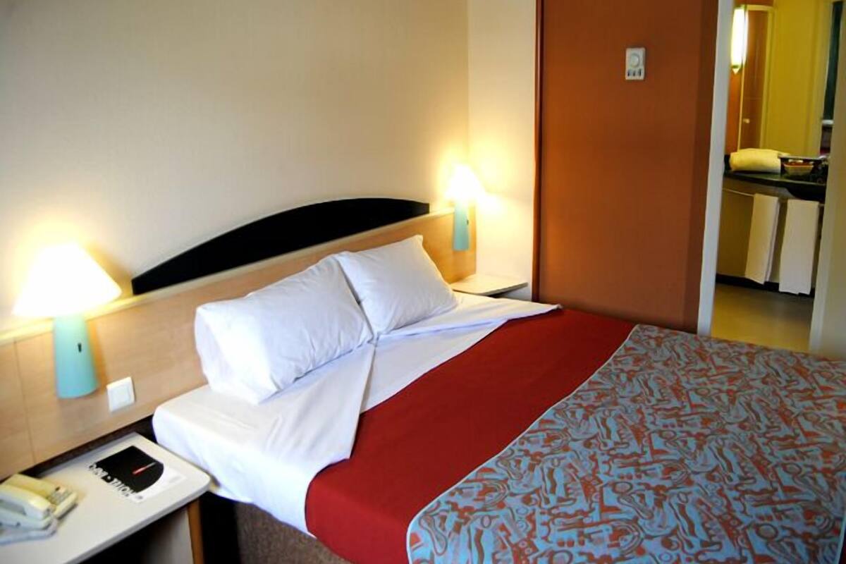 In-room safe, desk, blackout drapes, soundproofing