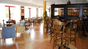 Bar (on property) - Hotel Iris (Guadalajara)