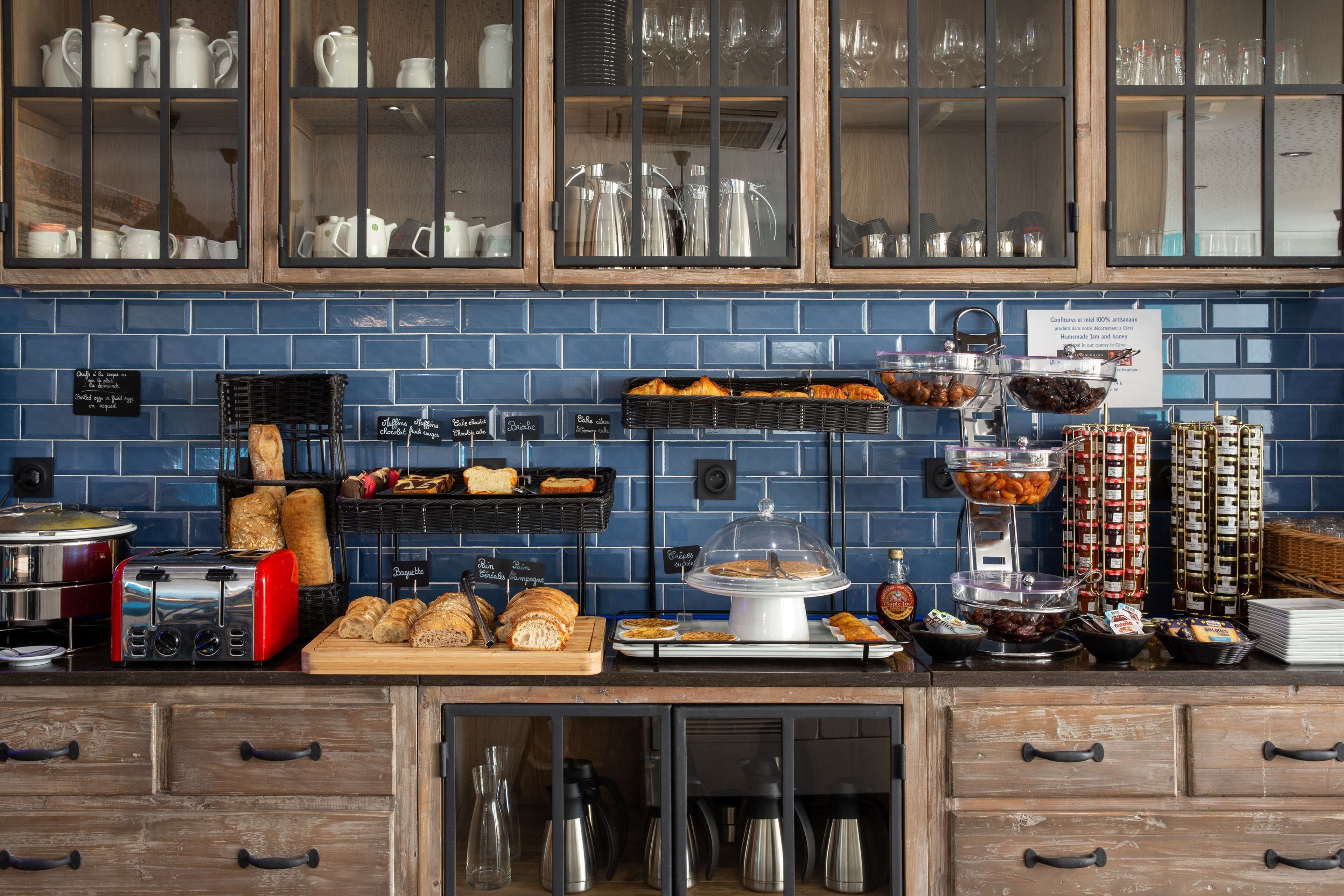 daily buffet breakfast (eur 18 per person)