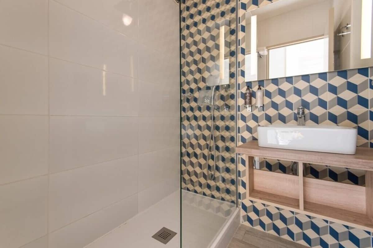 hypo-allergenic bedding, minibar, in-room safe, desk