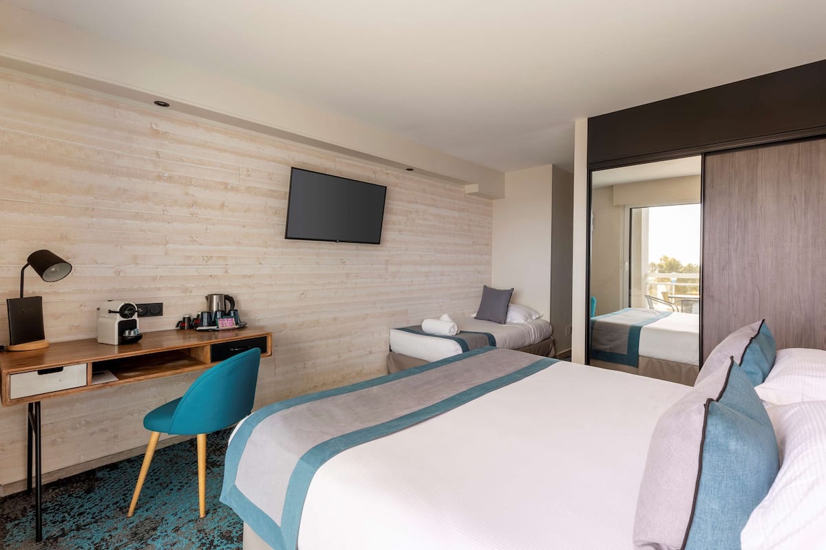 Standard Room, Multiple Beds, Non Smoking, Sea View (Twin bed on request) | Hypo-allergenic bedding, minibar, in-room safe, desk