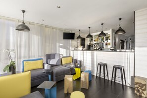 Bar (on property) - Best Western Plus Hotel Canet-Plage (Canet-en-Roussillon)