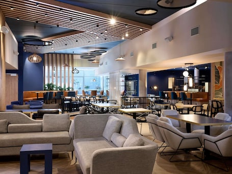 Bar (on property). Novotel Ieper Centrum Flanders Fields