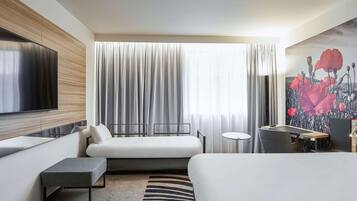 Family Double Room, 1 Double Bed with Sofa bed (Family) | Minibar, in-room safe, desk, blackout drapes