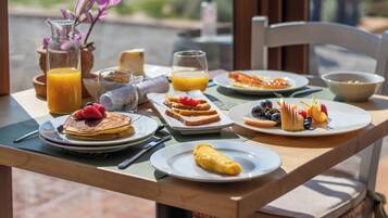 Free daily full breakfast