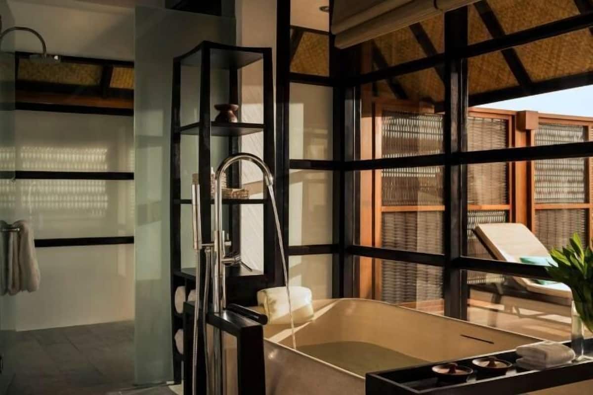 Combined shower/tub, designer toiletries, hair dryer, slippers