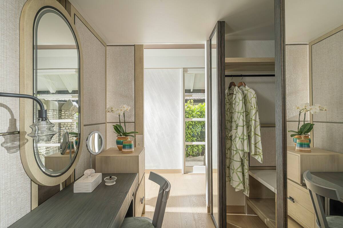 hypo-allergenic bedding, minibar, in-room safe, desk