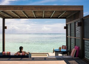 Hypo-allergenic bedding, minibar, in-room safe, desk - Four Seasons Maldives At Kuda Huraa (Kuda Huraa)