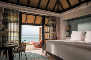 Hypo-allergenic bedding, minibar, in-room safe, desk - Four Seasons Maldives At Kuda Huraa (Kuda Huraa)