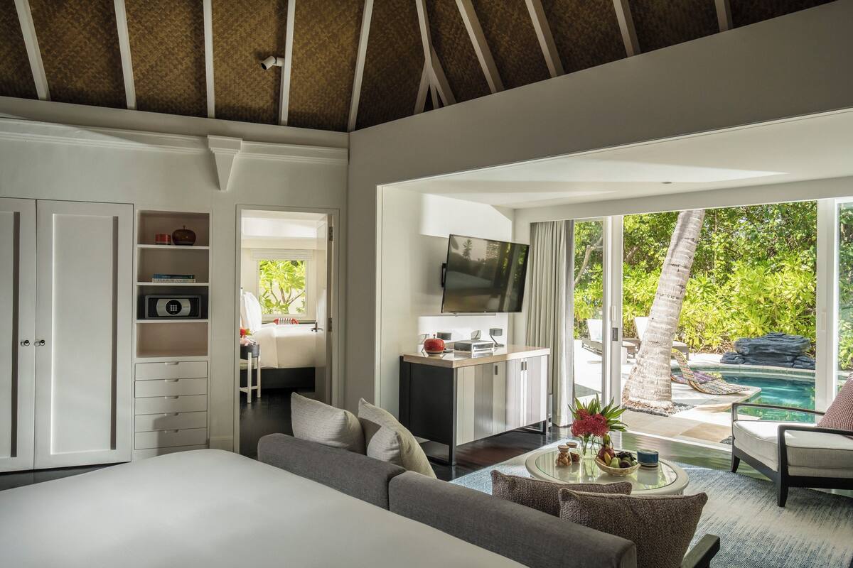 ห้องพัก, 2 ห้องนอน, สระว่ายน้ำส่วนตัว (Beach Pavilion) | เครื่องนอนระดับพรีเมียม, มินิบาร์, ตู้นิรภัยในห้องพัก, โต๊ะทำงาน