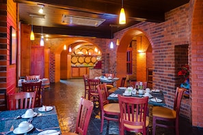 Daily buffet breakfast (ZAR 198 per person)