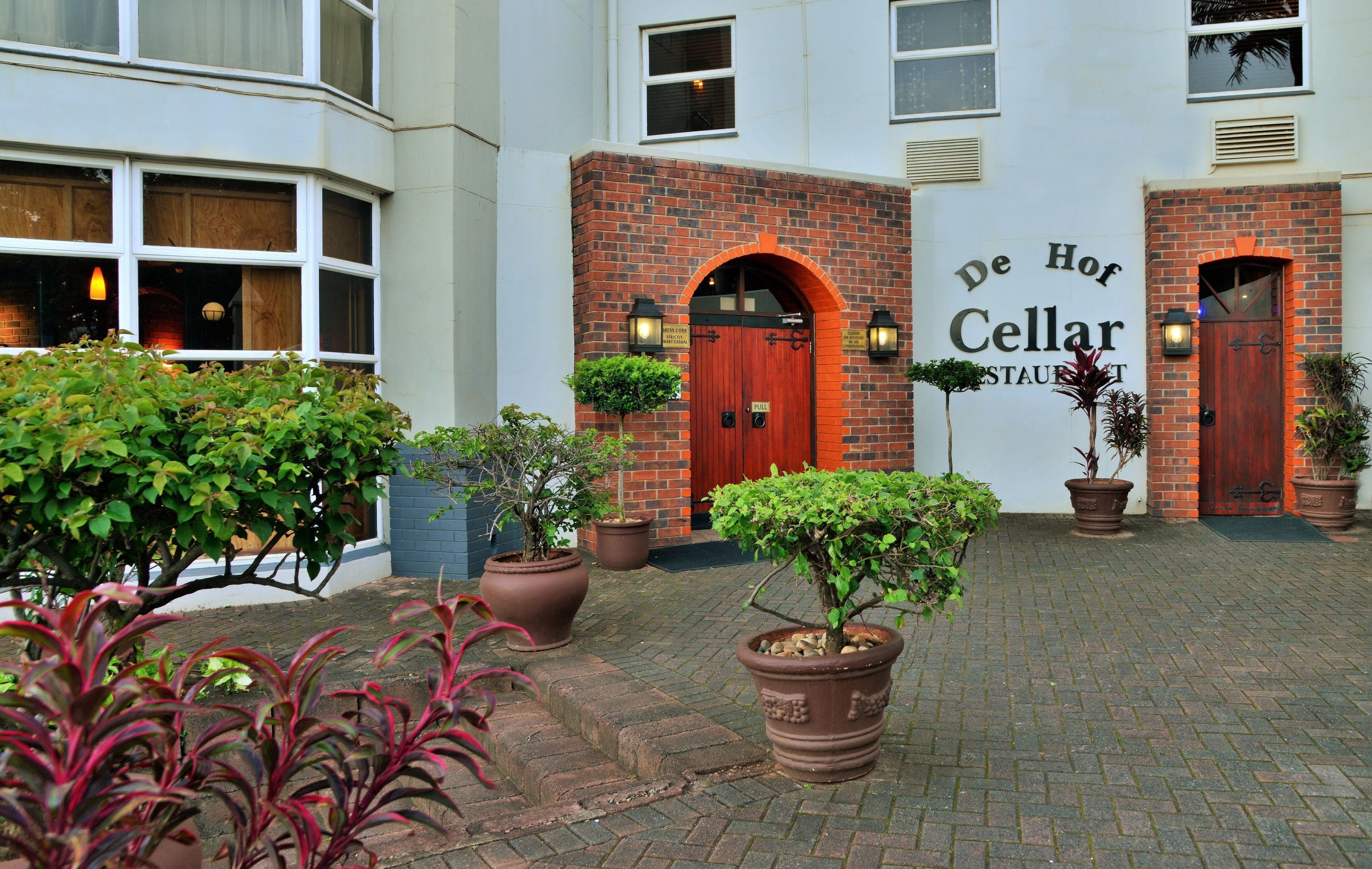 breakfast, lunch and dinner served