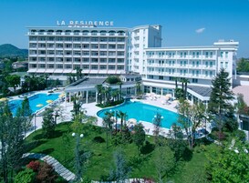 4 indoor pools, 2 outdoor pools, open 8:00 AM to 9:00 PM, pool umbrellas