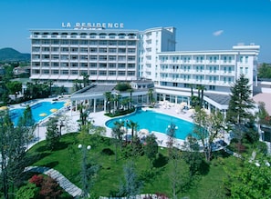 Outdoor pool, sun loungers