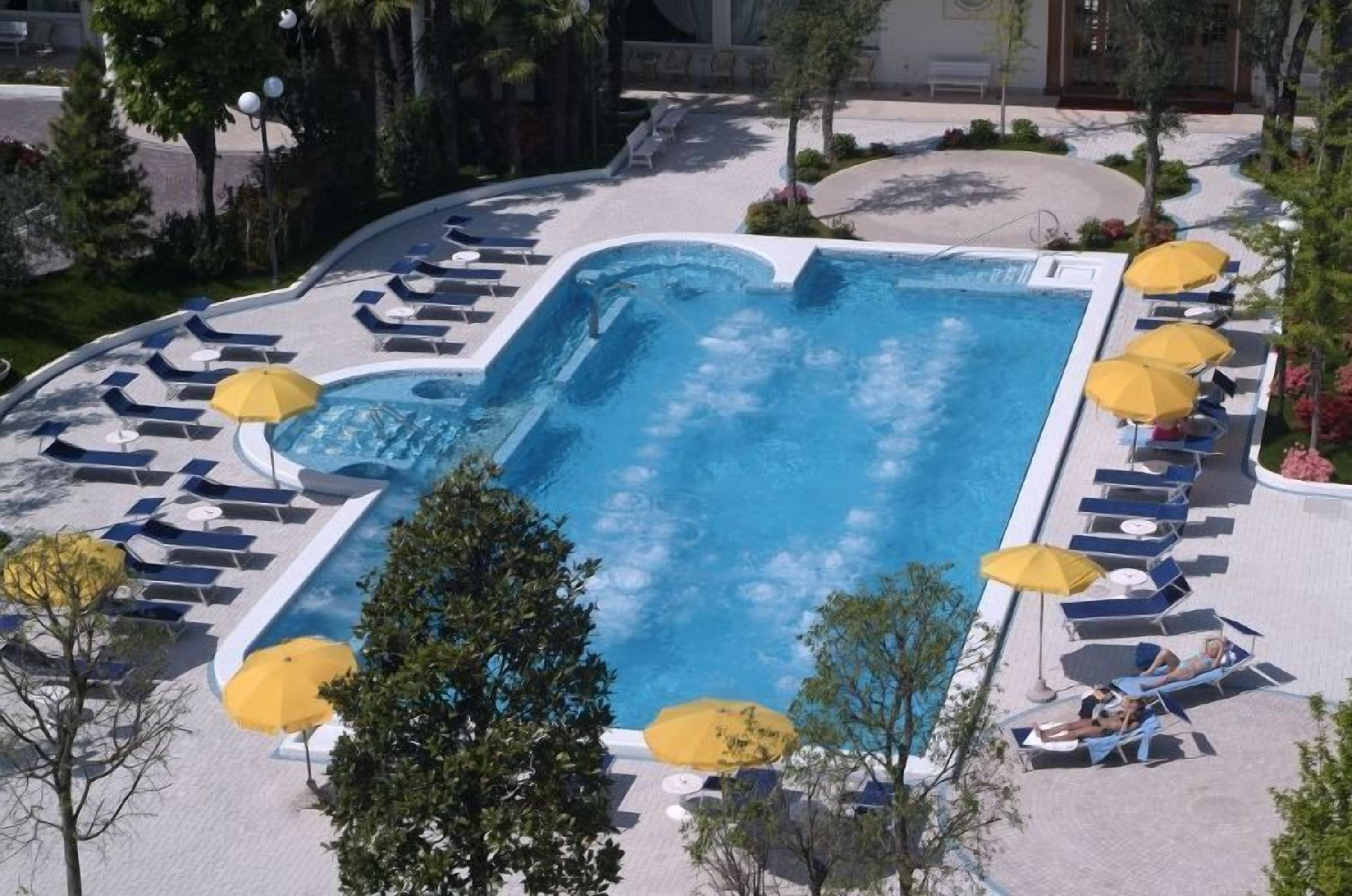 outdoor pool, pool loungers