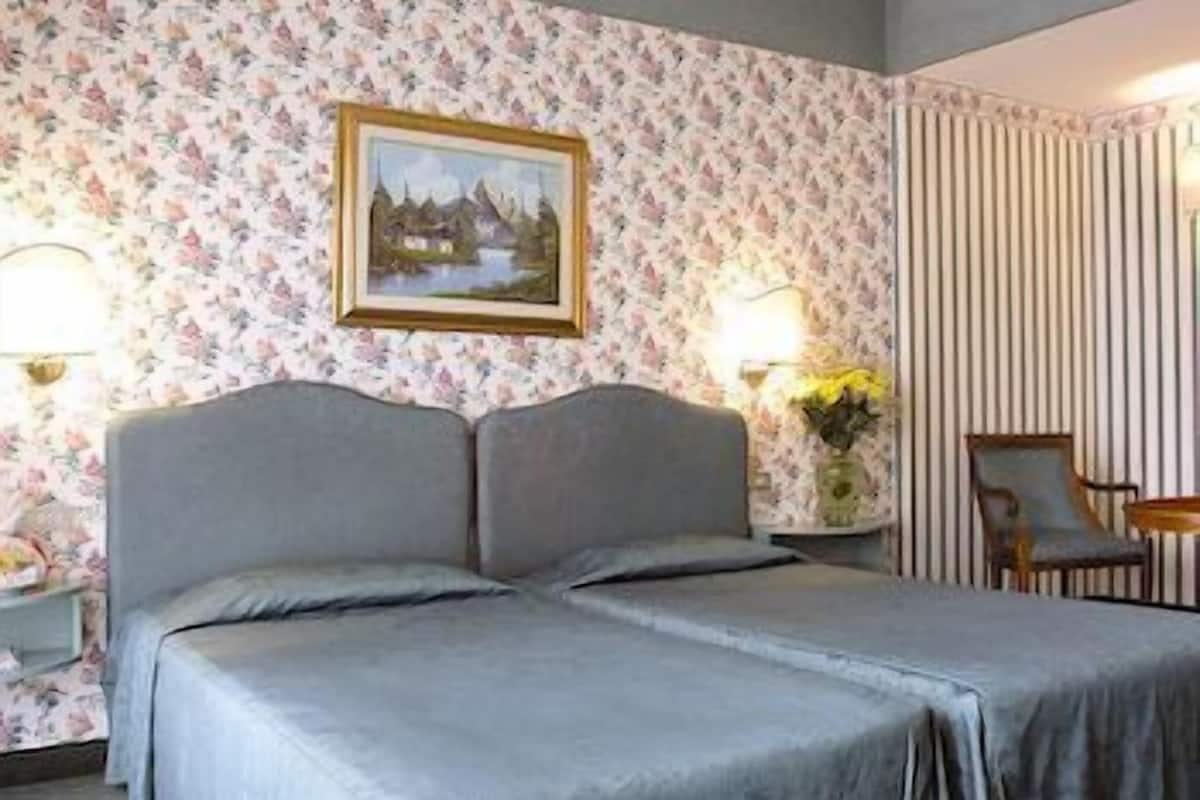 Standard Room | Minibar, in-room safe, desk, free WiFi