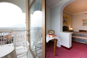 Junior Suite | Minibar, in-room safe, desk, free WiFi
