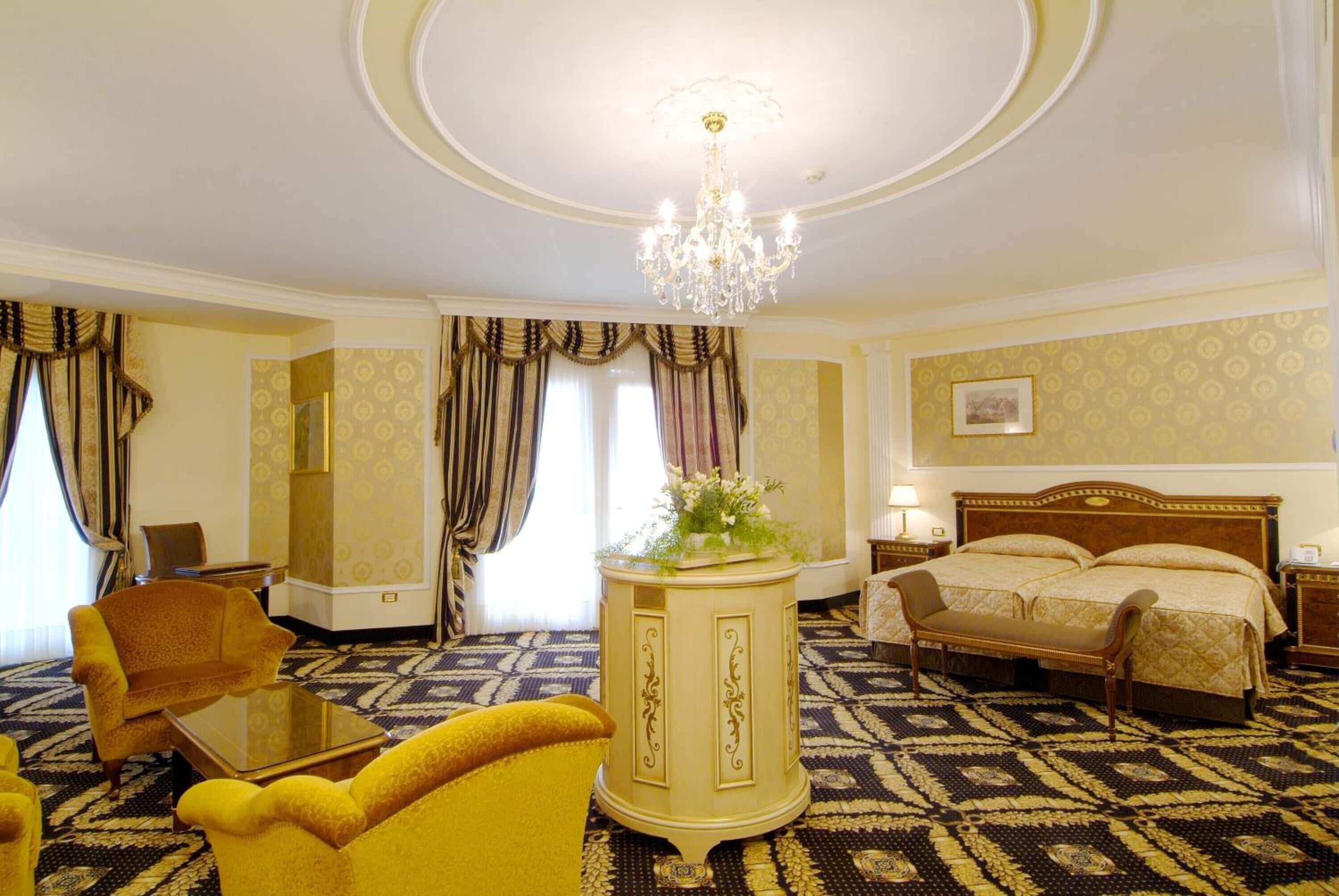 junior suite | minibar, in-room safe, desk, free wifi