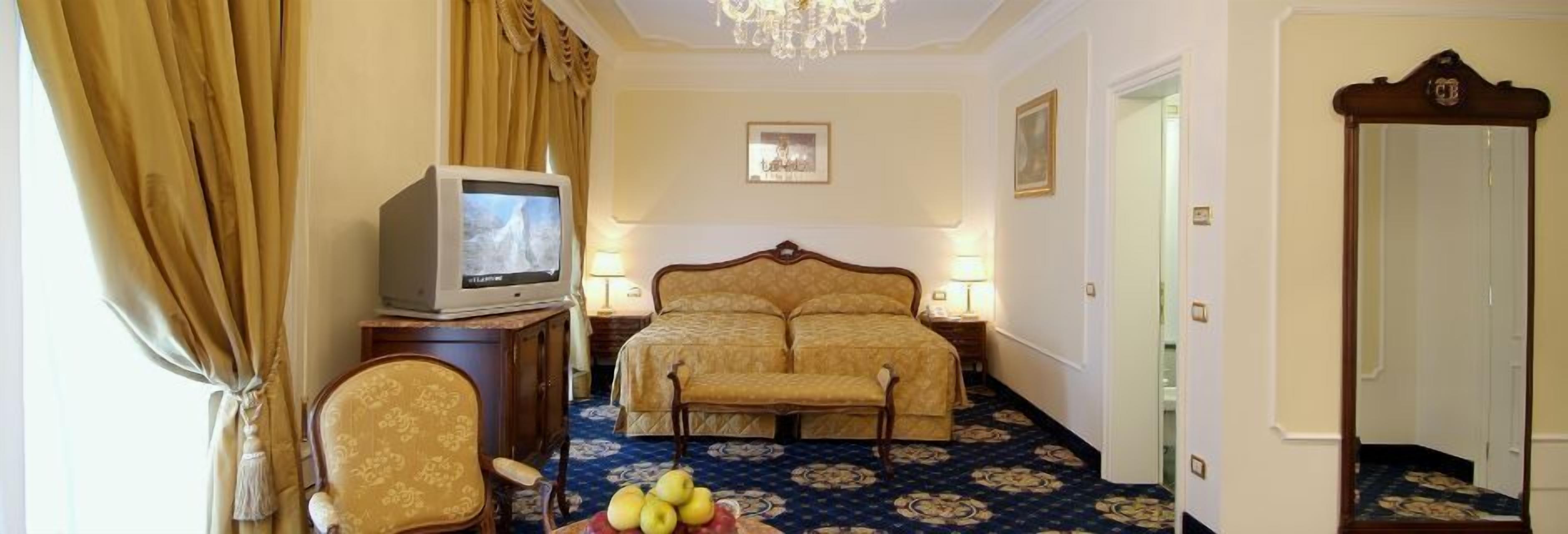 junior suite | minibar, in-room safe, desk, free wifi
