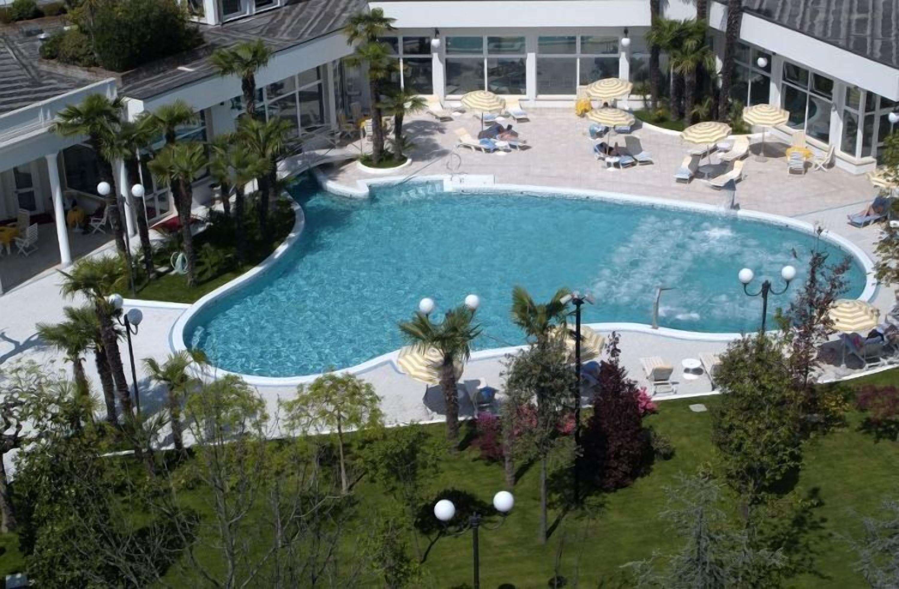 outdoor pool, pool loungers