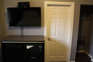 Iron/ironing board, free WiFi