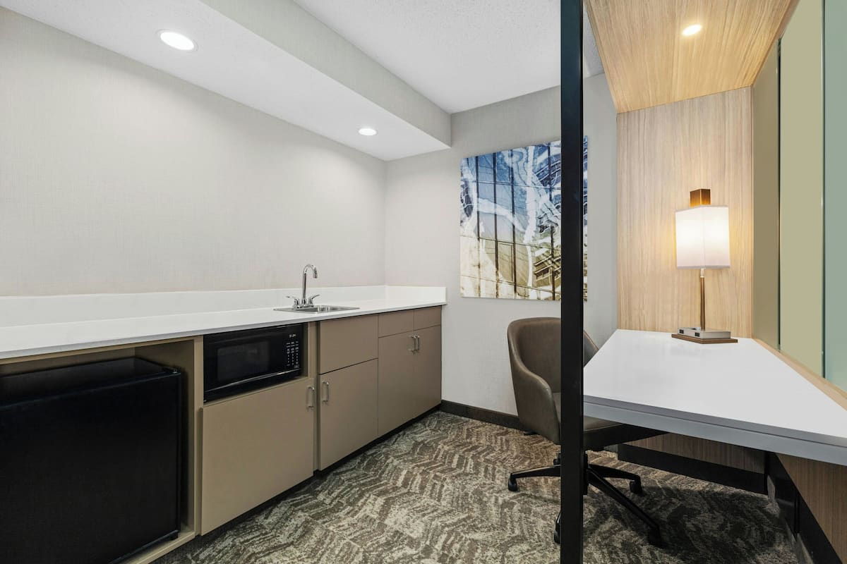 1 bedroom, in-room safe, desk, laptop workspace
