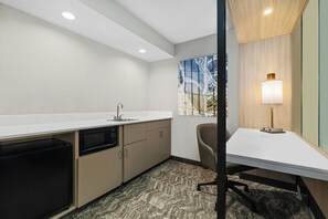 1 bedroom, in-room safe, desk, laptop workspace