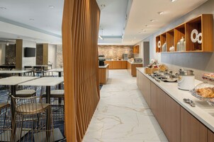 Desayuno continental incluido todos los días 