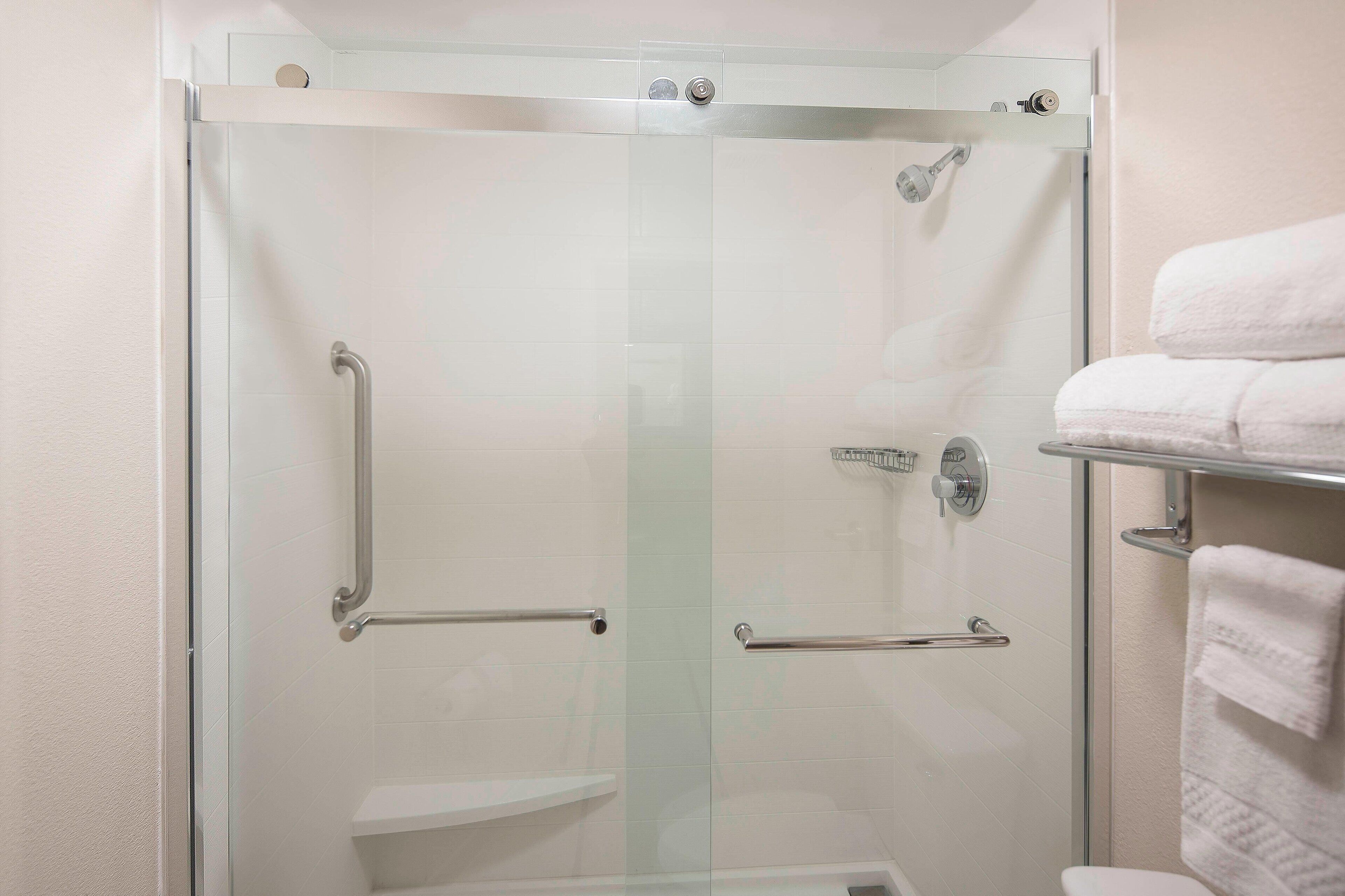 combined shower/bathtub, free toiletries, hair dryer, towels