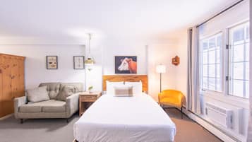Junior Suite - 1 Queen & 2 Doubles | 2 bedrooms, hypo-allergenic bedding, desk, laptop workspace