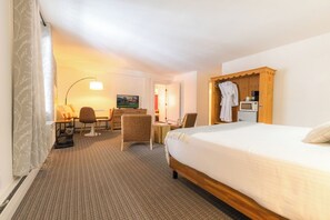Suite – deluxe, 2 soverom | Allergitestet sengetøy, skrivebord og skrivebord for bærbar PC