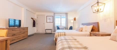 2 bedrooms, hypo-allergenic bedding, desk, laptop workspace