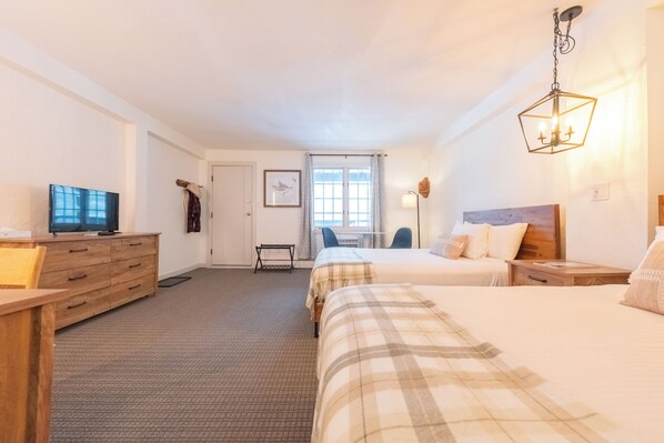 1 bedroom, hypo-allergenic bedding, desk, laptop workspace
