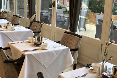 Free daily English breakfast
