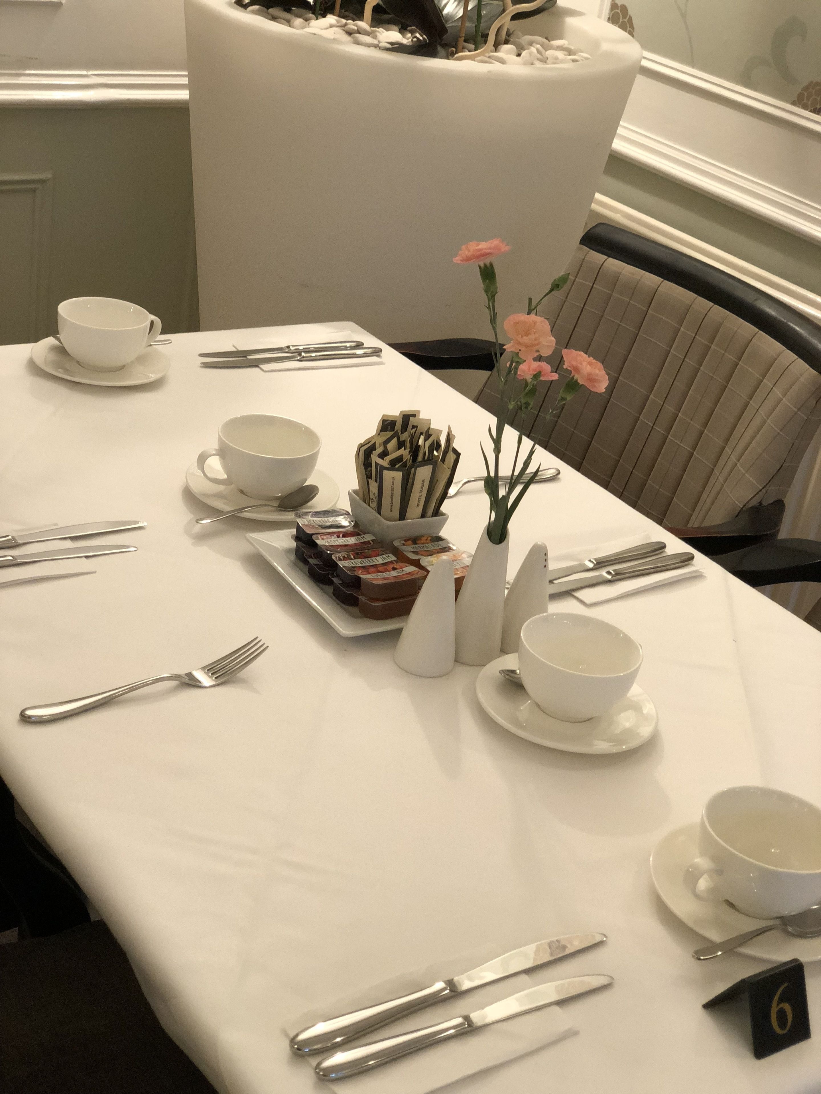 free daily english breakfast