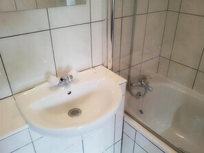 Secador de pelo y toallas
