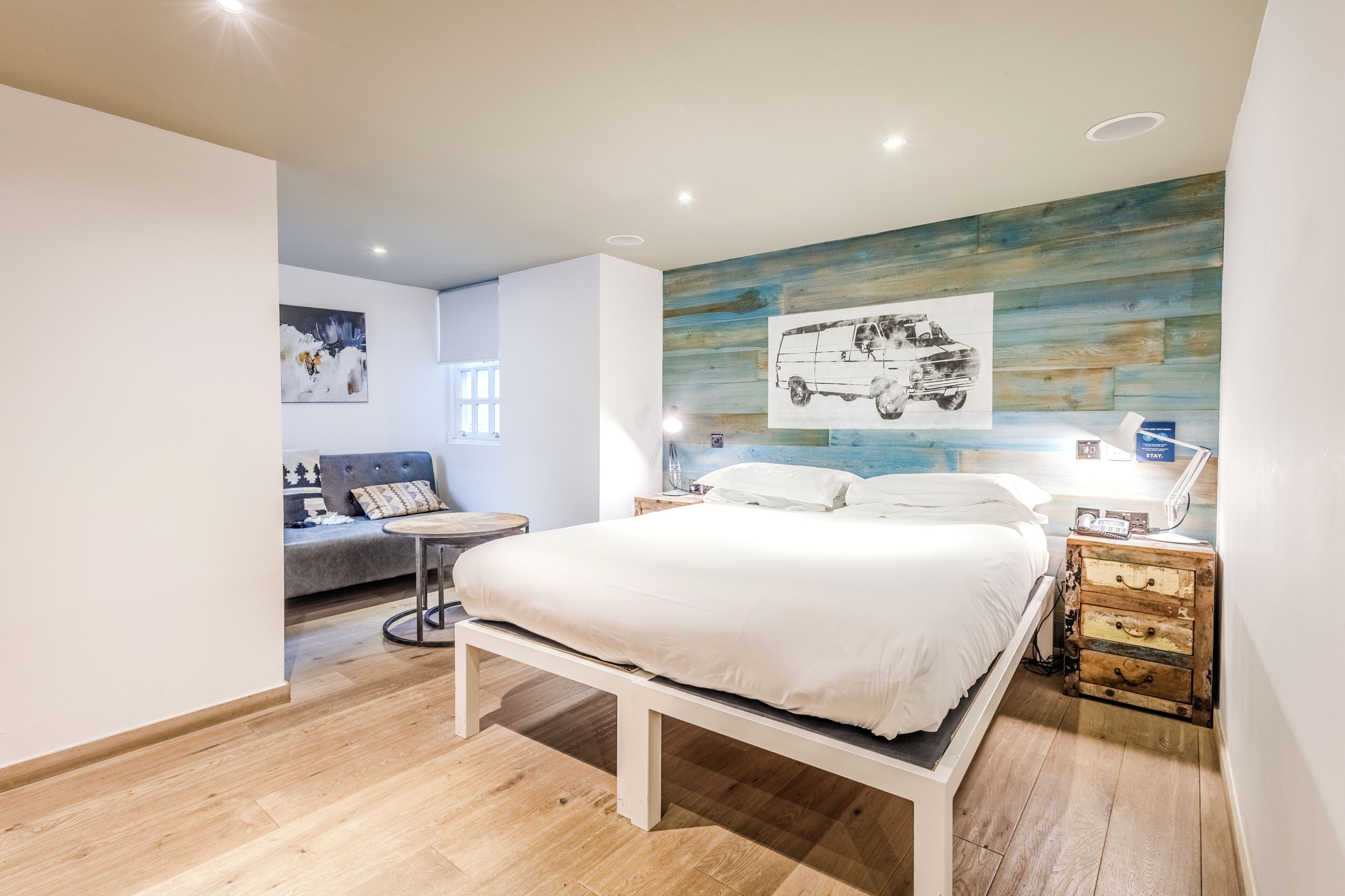 Dobbelt- eller tomannsrom – executive | Safe på rommet, skrivebord, wi-fi (inkludert) og sengetøy