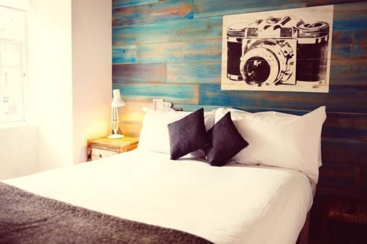 Zimmersafe, Schreibtisch, kostenloses WLAN, Bettwäsche