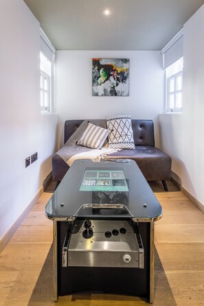 L (Executive Double of Twin) | Living area | LCD TV, iPod dock - Stay Central (Edinburgh)