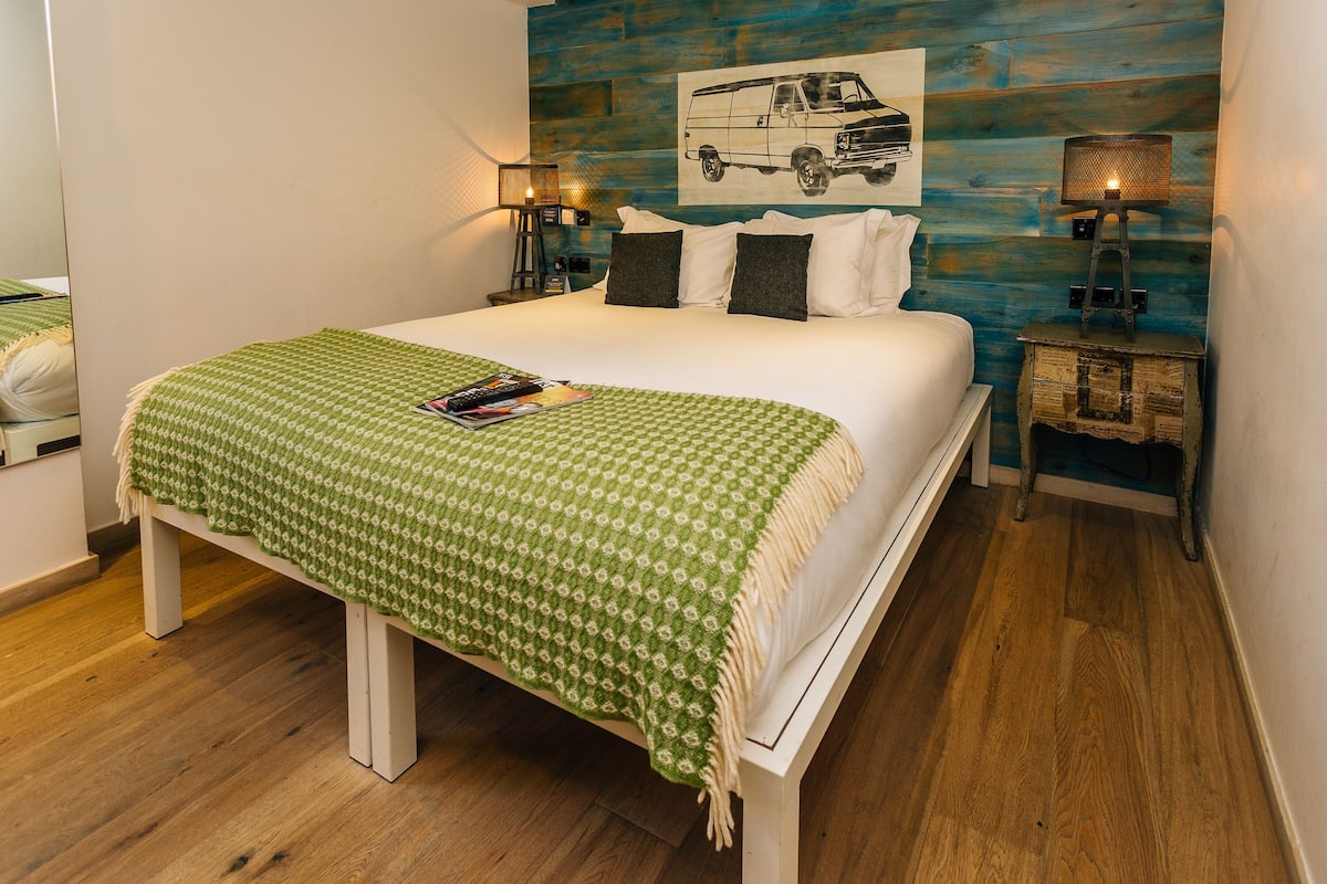 In-room safe, desk, free WiFi, bed sheets