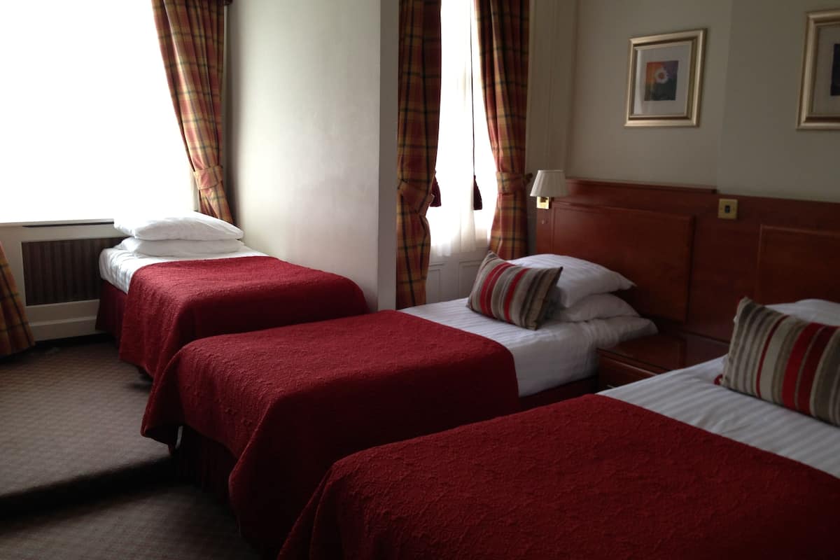 Family Room | Desk, iron/ironing board, free cribs/infant beds, free WiFi