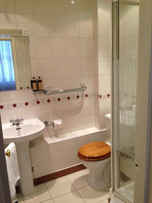 Habitación familiar | Baño | Toallas