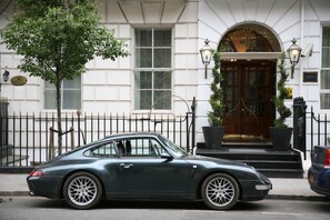 Property entrance - St George (London)